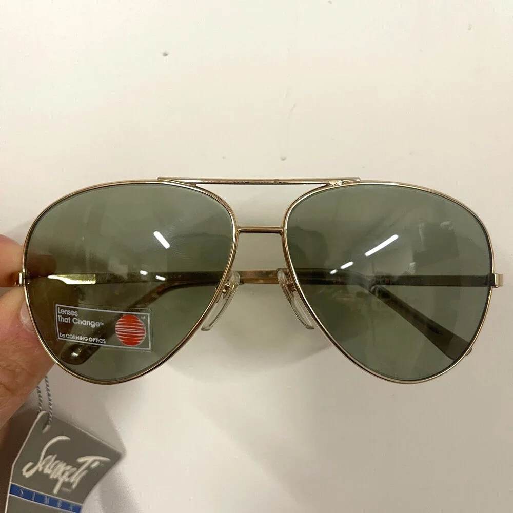 Vintage Serengeti Sunglasses 6055M Mens Gold Green Aviator Simba Photochromic